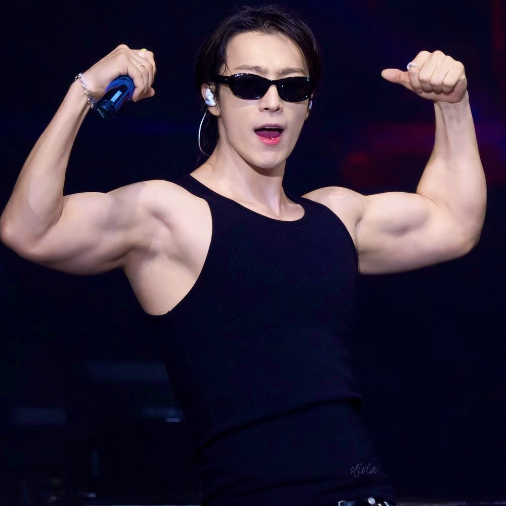 3 days of muscle flexing done ✅ 

#donghae #동해