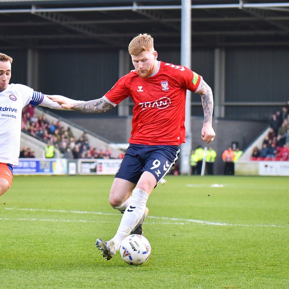 🌍 71% of the Earth is covered by water, the rest is covered by Josh Stones.

📸 Adam Davy.

#YCFC 🔴🔵