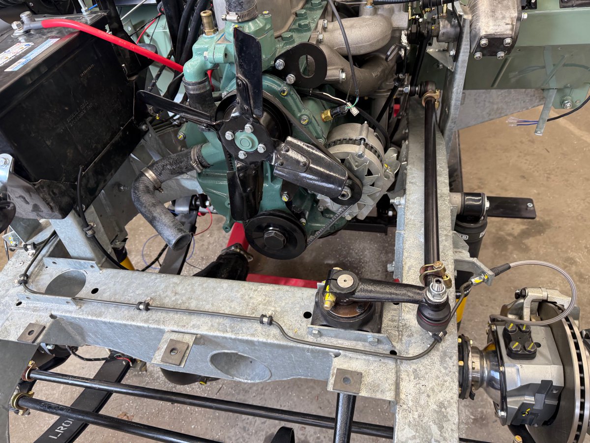 N_Am_Overland's tweet photo. 1961 Series II body assembly
#landrovers #classiccars #assembly #oldcars #fullrestoration #serieslandrover #stationwagon #5speed #engine #mylandy https://t.co/nQ52Jr2iW8