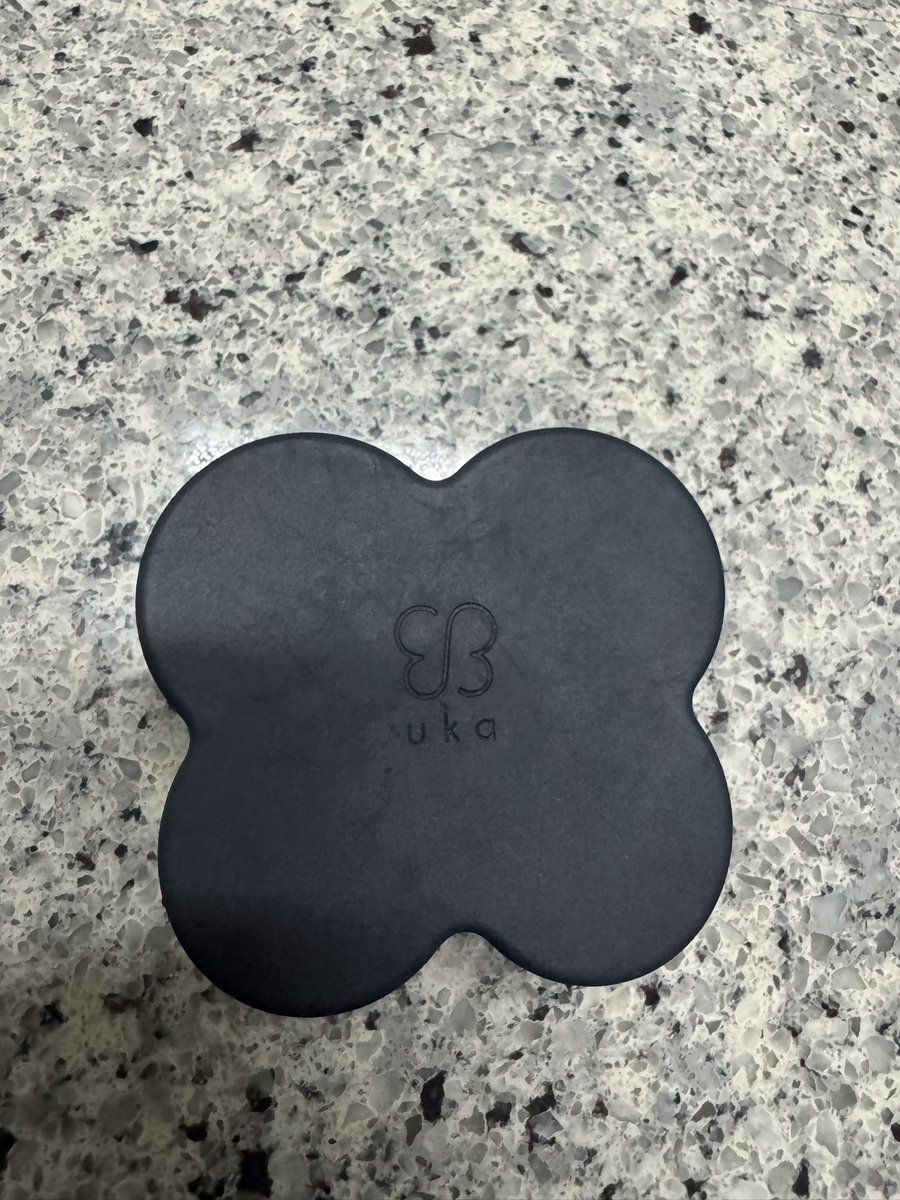 Linewoo_'s tweet image. 머리숱이 풍성하고 좋다고 해주셔서 알려드리는
매일 하는 헤어관리팁/절대 하지않는것.
*좋은 헤어제품 안씀/ 헤어케어, 두피케어 안함

- 매일 하는 것.

1. 머리감을때 무조건 헤어브러쉬로 감기
(사진에 있는 꼬질한 브러쉬는 일본에서 n년전에 산건데 탄력감이 제일 좋아 못버리는 템)

2. 자고