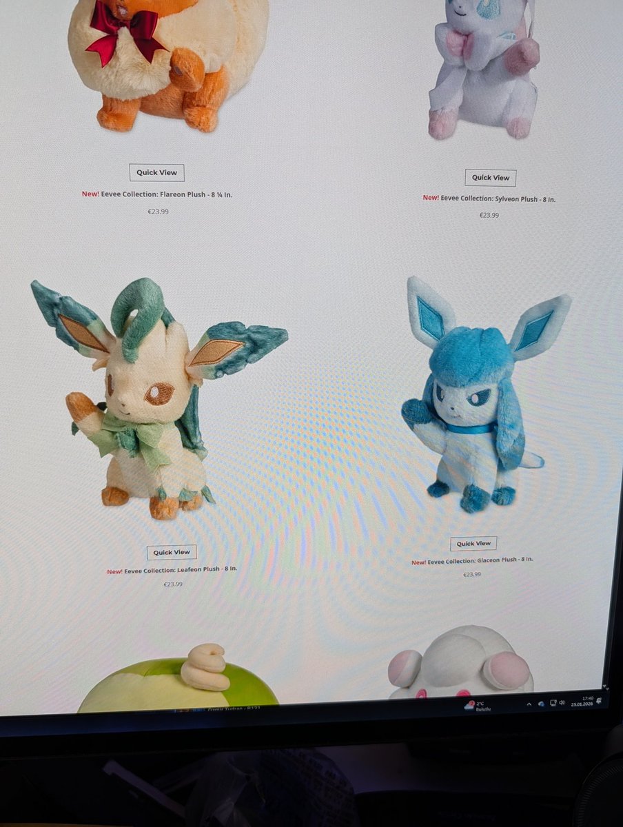 falcon_knife34's tweet photo. Pokemoncenter Germany is having some fun all alone in plush department 
@PokemonCenterUS  #Pokemon https://t.co/cictIRpaJm