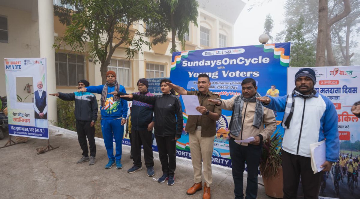 Pedalling towards a fitter Nation 🇮🇳🚴‍♂️
Fit India Sundays on Cycle organised by SAI CRC Bhopal &amp; STCs, bringing fitness and unity together across Madhya Pradesh &amp; Chhattisgarh celebrating National voter's day with My Bharat   💪✨

#SundaysOnCycle #pollutionkasolution
