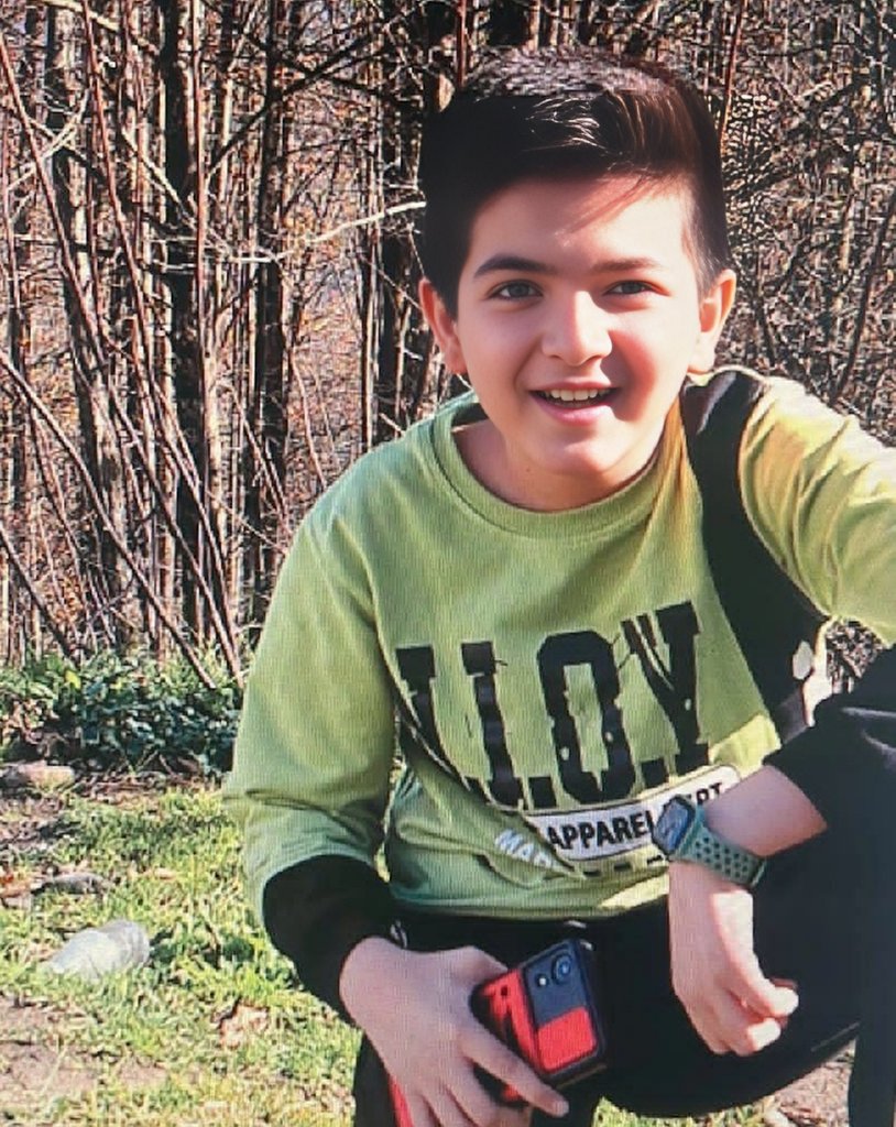 AlertaMundoNews's tweet image. 🇮🇷 | Amir Abbas Amini 12 años. 

Un niño. 

Asesinado a sangre fría junto con su padre por el régimen islámico.