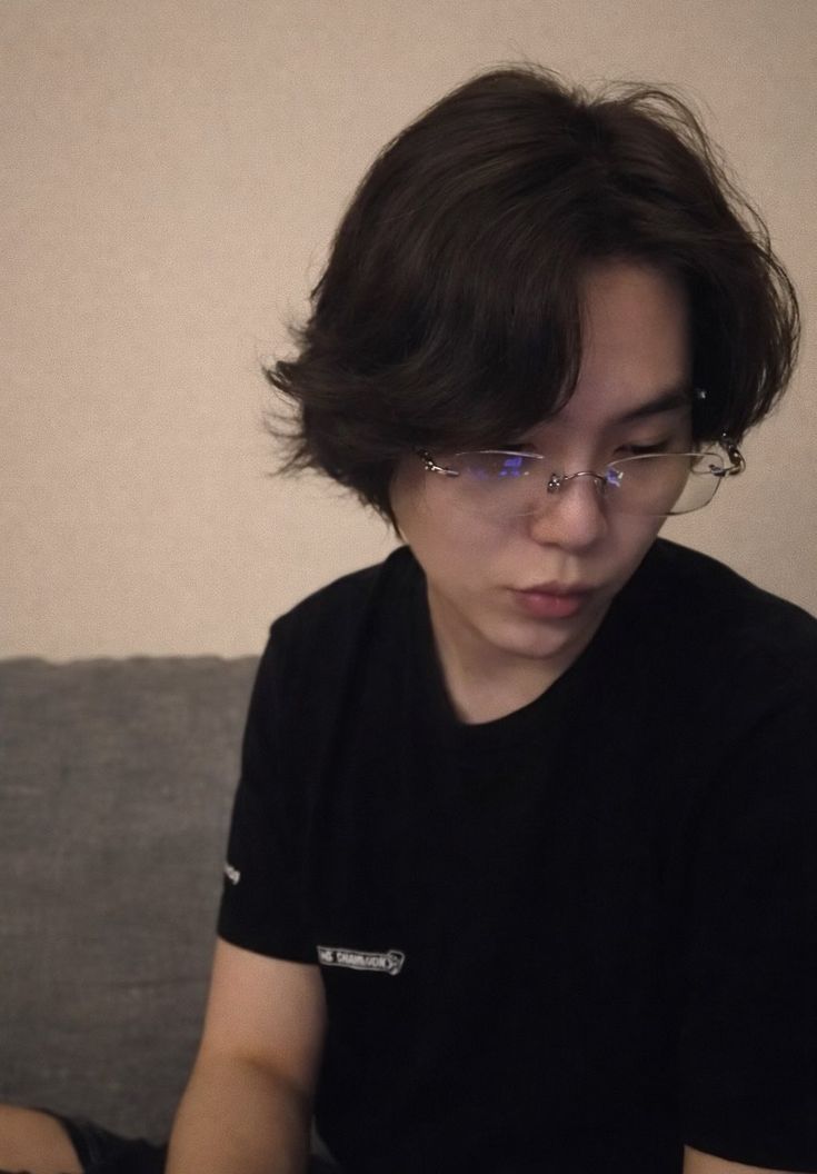 sugapoeta's tweet image. ESCONDAM TODAS AS TESOURAS DA COREIA