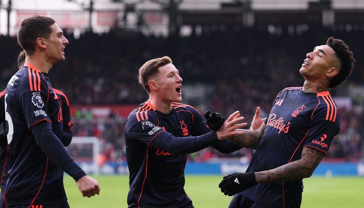 premierleague's tweet image. Half-time scores in the Premier League 👇

@BrentfordFC 0-1 @NFFC 
@CPFC 0-1 @ChelseaFC 
@NUFC 0-1 @AVFCOfficial