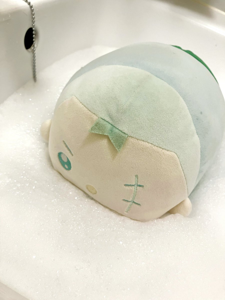 でかぱす⚔️をね、風呂に入れてたんですよ……ちゃんとふわふわきれいになったのでお風呂大事やな…ってなりました