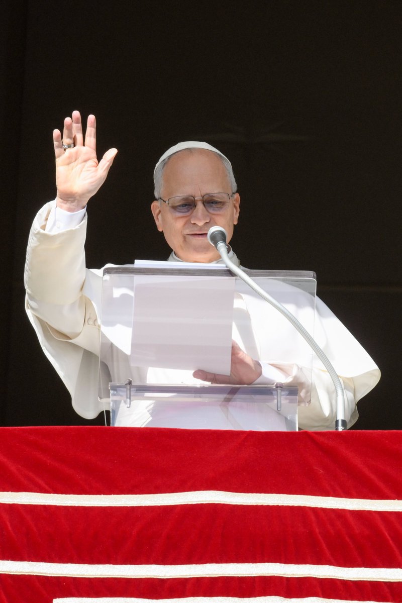 Pope Leo XIV: Be peacemakers everywhere. Never be violent, neither with words nor with gestures. Evil can only be overcome with good. Let us pray for peace because there's fighting going on for interests that are not of the people. Peace is built on respect for all people!