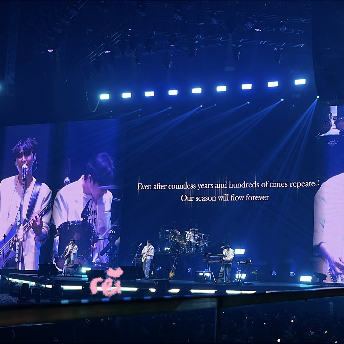 cheonghansa's tweet image. it was so nice to see you again 🥰 salamat po so much, @day6official 🩷✨ may our season flow forever! :)

#DAY6 #DAY6_10th_Anniversary_Tour 
#The_DECADE_MANILA