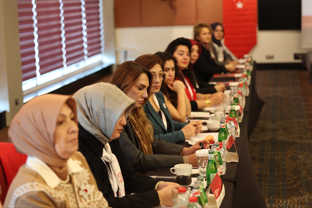 Türk Kızılay Genel Başkanımız Sayın Prof. Dr. Fatma Meriç Yılmaz’ın teşrifleriyle Kızılay Kadın Koordinasyon Kurulu toplantısı gerçekleştirildi. Kızılay Kadın yapılanması kapsamında yürütülen ve gelecek döneme ilişkin faaliyetler, sahadaki etkinliğin güçlendirilmesi ele alındı.