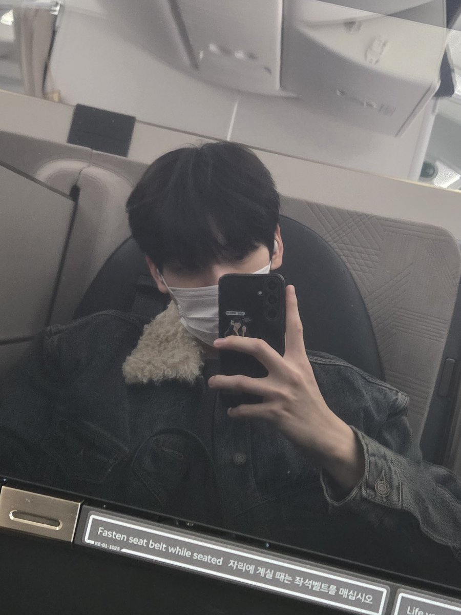 [260125] weverse dm 🐰💬

🐰 i was going to send this to you 
🐰 on the plane but it wasn’t sending
🐰 i remembered a little late hahaha
