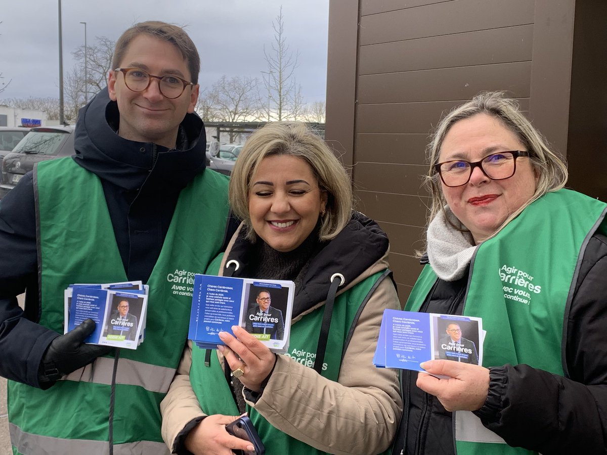 AgirPourCSP's tweet photo. 🔥 🗳️ 𝑴𝒐𝒃𝒊𝒍𝒊𝒔𝒆́𝒔 𝒆𝒕 𝒆𝒏 𝒇𝒐𝒓𝒎𝒆 !  

Aux côtés de Célestin Mendes, président du Comité de soutien, et de @ait_eddie, maire de Carrières-sous-Poissy, le collectif était présent ce dimanche 25 janvier aux abords du marché et des commerces. https://t.co/p2AD5jCRQV