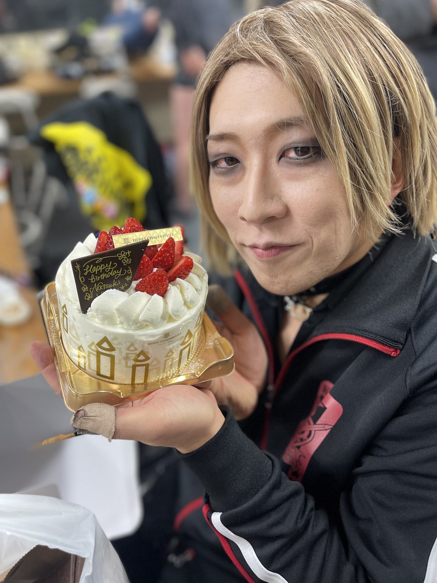 初めてのドラムソロライブ、無事に終わりました！
そして、たくさんのHappyBirthdayをありがとうございます🥹
そして、美女木ジャンクションさんのステージ中に、サプライズのお祝いとケーキまでいただき😭
お心遣いに感謝いたします🙇🏻‍♀️՞

これからも更に精進していきますので、どうぞ