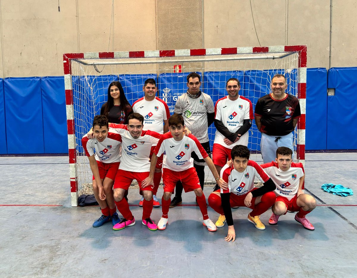 Acaba de comenzar el partido de liga de fútbol sala de Femaddi en el que el Sporting de Feddig2008 está jugando dentro del pabellón Alhóndiga de Getafe.
¡Suerte equipo!