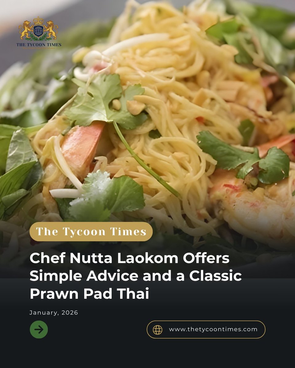 tycoon_times01's tweet photo. Chef Nutta Laokom serves up simple advice and a classic Prawn Pad Thai that hits all the right notes! 🍜✨
#SimpleWisdom #ClassicFlavors #PrawnPadThai #ThaiFoodLover #thetycoontimes https://t.co/E1TXMW5QoF