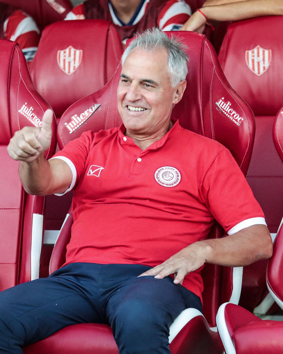 🇦🇹 Referente, conductor y parte de la historia grande de Unión.
Autor de cinco goles en nuestra institución, aunque uno solo alcanzó para quedar grabado para siempre en la memoria rojiblanca.
Nuestro DT. El que más veces estuvo al frente de nuestro equipo. 
Gracias por