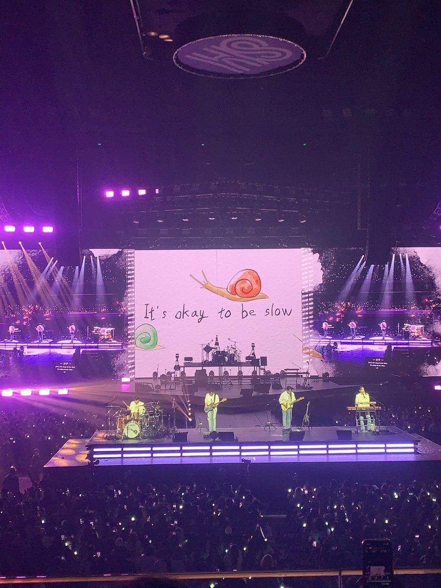 raincheckmuna's tweet image. coolest trentahins ever #TheDECADEinManila #DAY6inManila