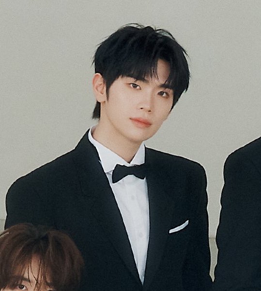 웨딩사진같애……♡♡♡ 
태래 짱 잘나왓더 ㅎ  ㅎ  ㅎ