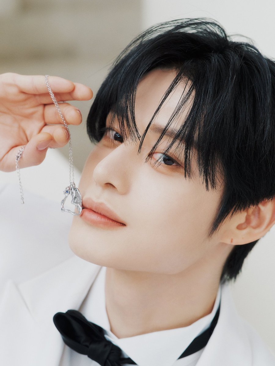 이젠 잘생겼다 말하기도 입아프다 김지웅처럼 생긴 사람 아니면 못 만나겠다