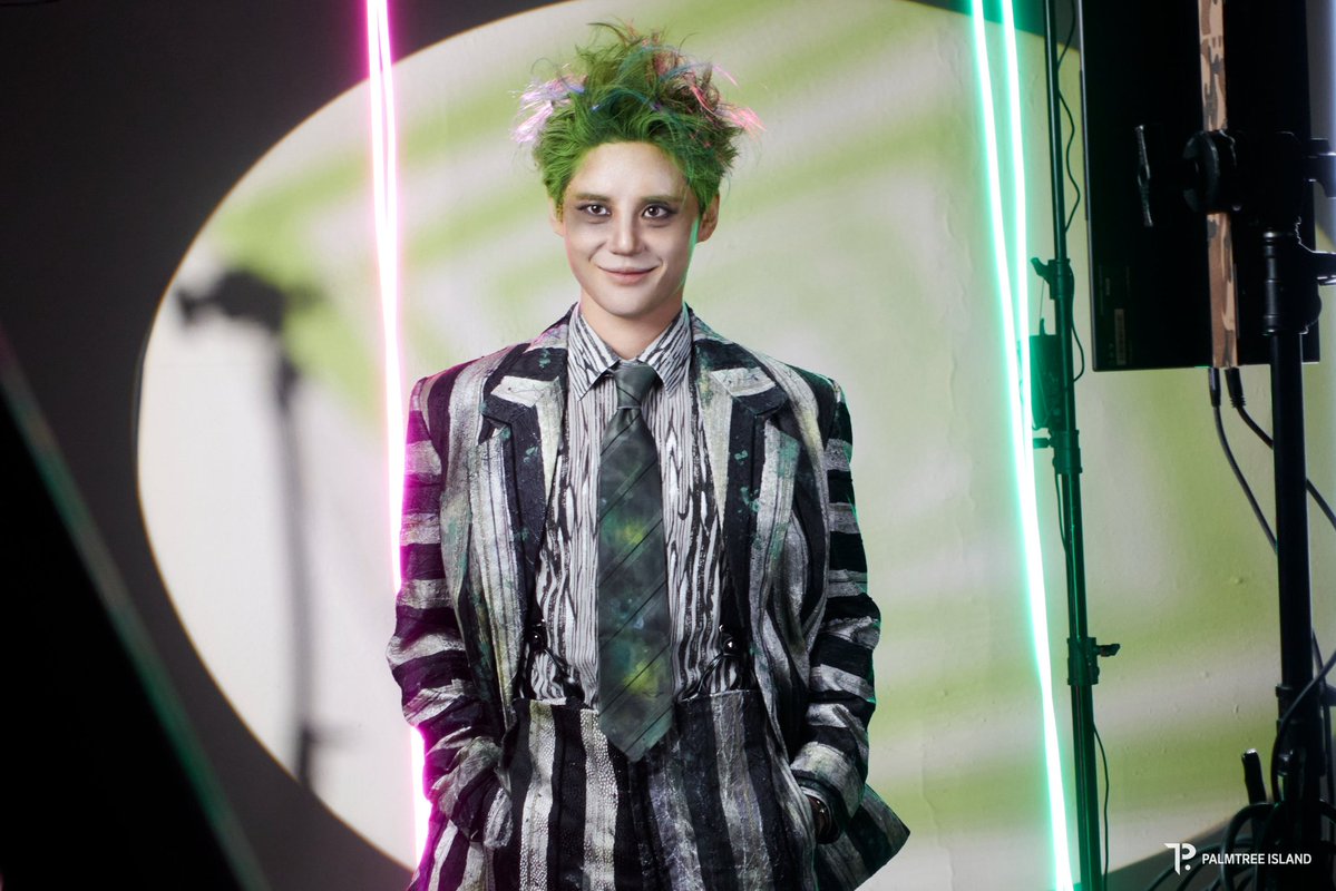 우리를 항상 웃게만 해주고 싶어하는 오빠가 이렇게 연달아서 웃음 가득 꽃피울 수 있는 극을 선물해주고 그건 또다른 어떤 도전이기도 해서 우리에게 삶의 본보기가 되어주는 것까지,, 
이 계절에 비틀쥰스를 만나서 행복하다💚

#끝나지_않는_음악_김준수
#뮤지컬배우김준수_데뷔16주년