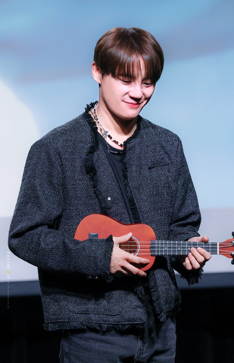 #끝나지_않는_음악_김준수 
#뮤지컬배우김준수_데뷔16주년 
뮤지컬 16주년 축하해🩷