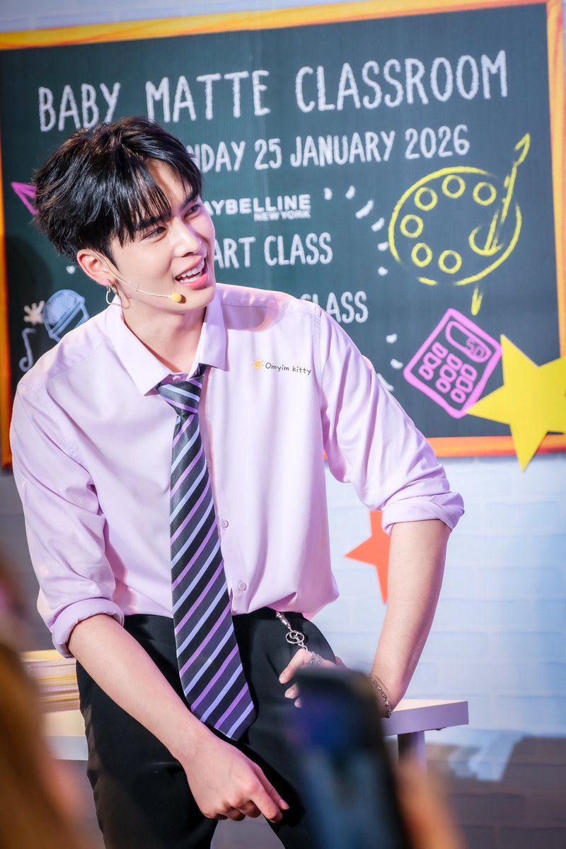 omyimkitty's tweet image. ครูหล่อขนาดนี้  @Ppsanta 
ตอนเรียนคงเข้าทุกคาบ แต่ไม่ทราบอะไรเลย 🤭🤣

PERTHSANTA BABYMATTE CUSHION
#MaybellinexPerthSanta
#Santapp