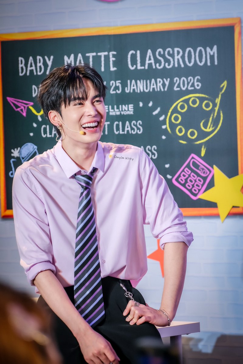 omyimkitty's tweet image. ครูหล่อขนาดนี้  @Ppsanta 
ตอนเรียนคงเข้าทุกคาบ แต่ไม่ทราบอะไรเลย 🤭🤣

PERTHSANTA BABYMATTE CUSHION
#MaybellinexPerthSanta
#Santapp