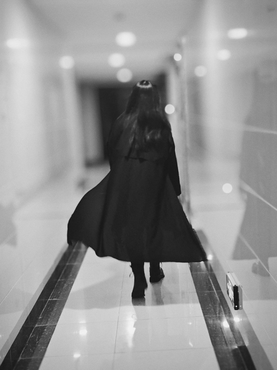 zouaiyang's tweet photo. As I walked down the street, seeing the surprised expressions on people's faces and hearing their gasps, I knew my gothic outfit had been a huge success this time. Thanks to Mom for taking the photos.🖤 https://t.co/ixInr5CerP