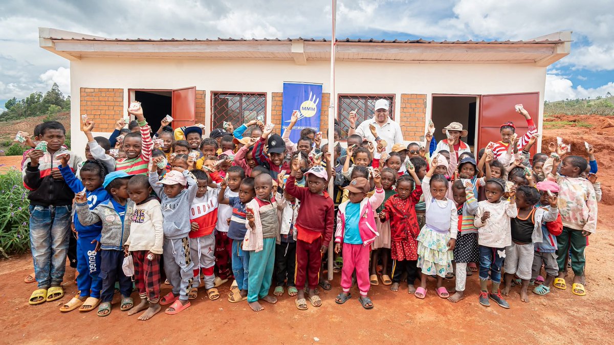 MMM_Eropa's tweet photo. La population malgache attend des actions concrètes qui améliorent sa vie quotidienne.
C’est la vision du parti Malagasy Miara-Miainga (MMM), dirigé par #HajoAndrianainarivelo : agir — au pouvoir comme en dehors. https://t.co/9E4ImQUUUn
