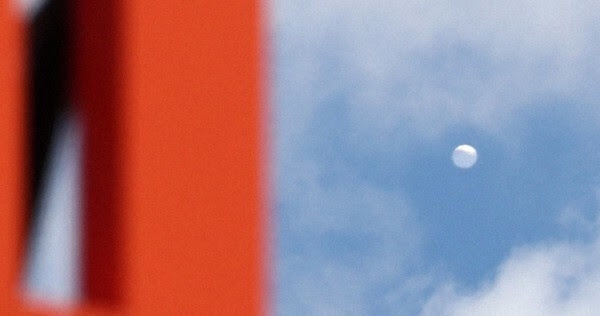 LmthwL's tweet photo. moon
(hunter moon?.(.
plus something plastic

half of us nowadays?

plus 

i  forget relent i stop all this
i think https://t.co/mgj4yoz7BC