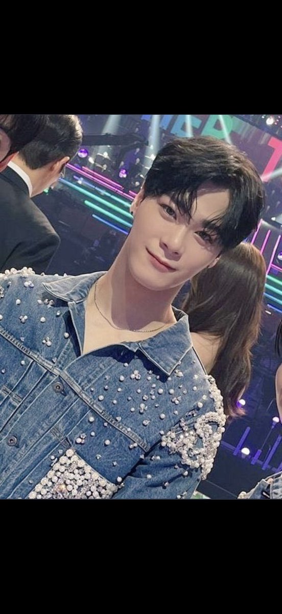 sanroha21's tweet photo. 생일 축하해 태어나줘서 그 많은 직업 중에서도 가수 해줘서 고마워 사랑해

 #언제나_빛날_너에게_빈아생일축하해 https://t.co/7btHH03GPI
