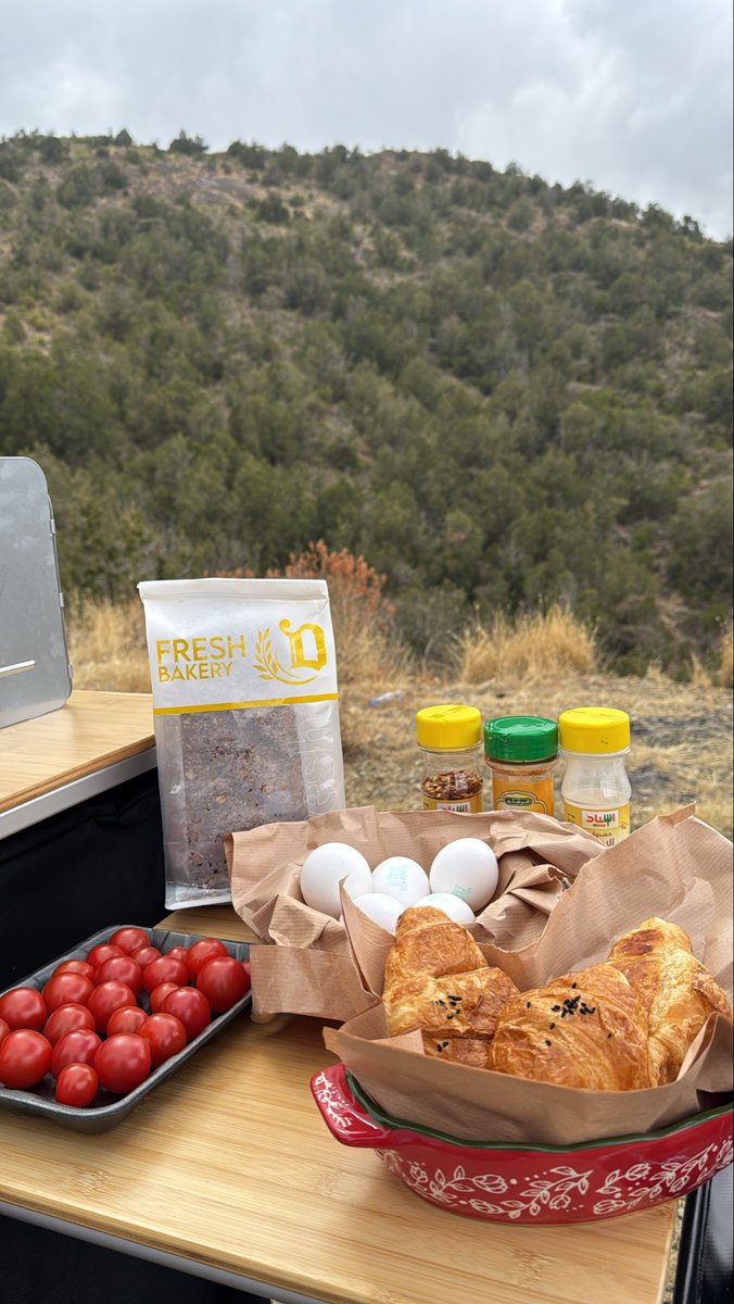 _At17's tweet image. صباح الخير بِالشّكل الذي يجب 
أَن تَكون عَلَيه أجمل الصّباحات .