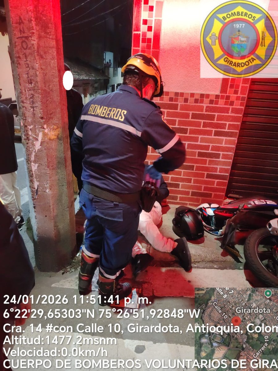 ✓ 23:48 | Accidente de Tránsito Carrera 14 con Calle 10 – Personal APH atiende y valora paciente en vía pública, lo traslada al Hospital San Rafael de #Girardota. Ingreso sin complicaciones. #Emergencias 💡 Conducción nocturna: Reduce velocidad, y mantén máxima concentración.