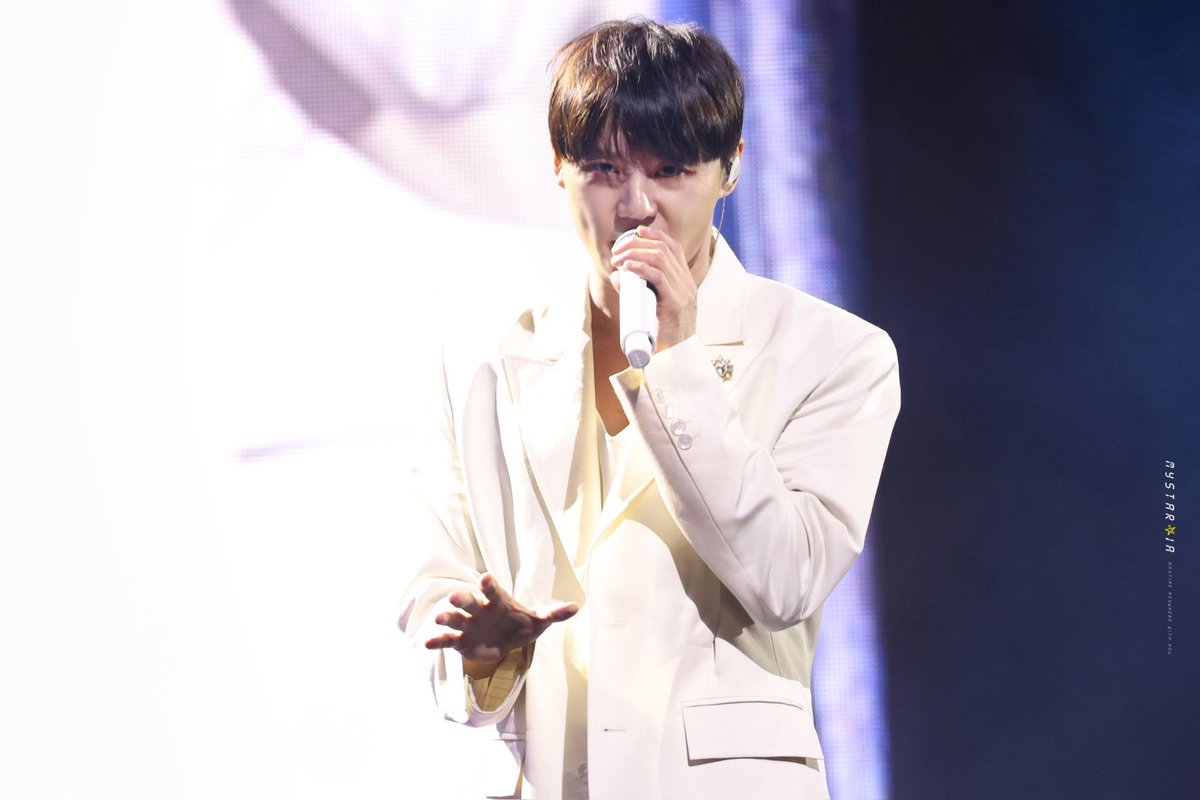 앞으로 내 세상이 얼마나 더 넓어지고 깊어질까? 늘 새로움을 보여주고 앞으로가 더 기대되는 배우 김준수♡ 뮤지컬 데뷔 16주년 축하해💓💓💓

#끝나지_않는_음악_김준수
#뮤지컬배우김준수_데뷔16주년