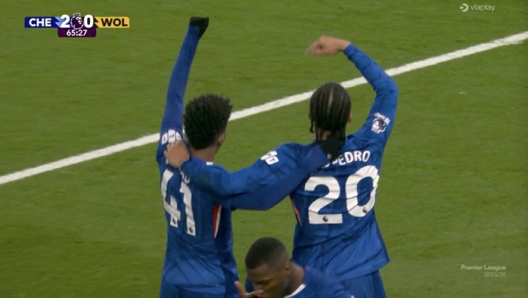 Twilight tweet media