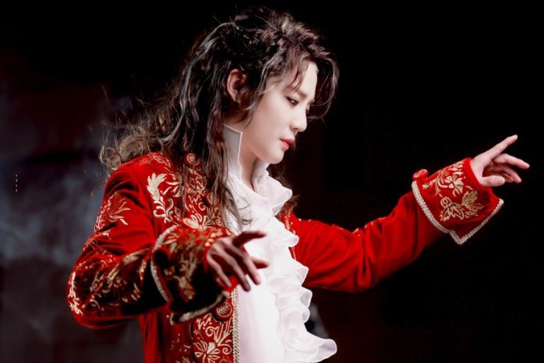 우리의 황금별 뮤지컬 데뷔 16주년 축하해🎼❣️

#끝나지_않는_음악_김준수
#뮤지컬배우김준수_데뷔16주년