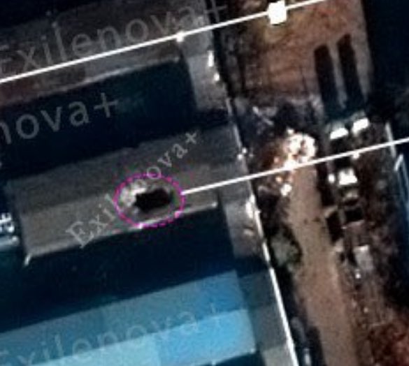 bayraktar_1love's tweet image. /2. The left missile (a small hole in the roof) penetrated through the roof and wall of the factory and detonated outside.