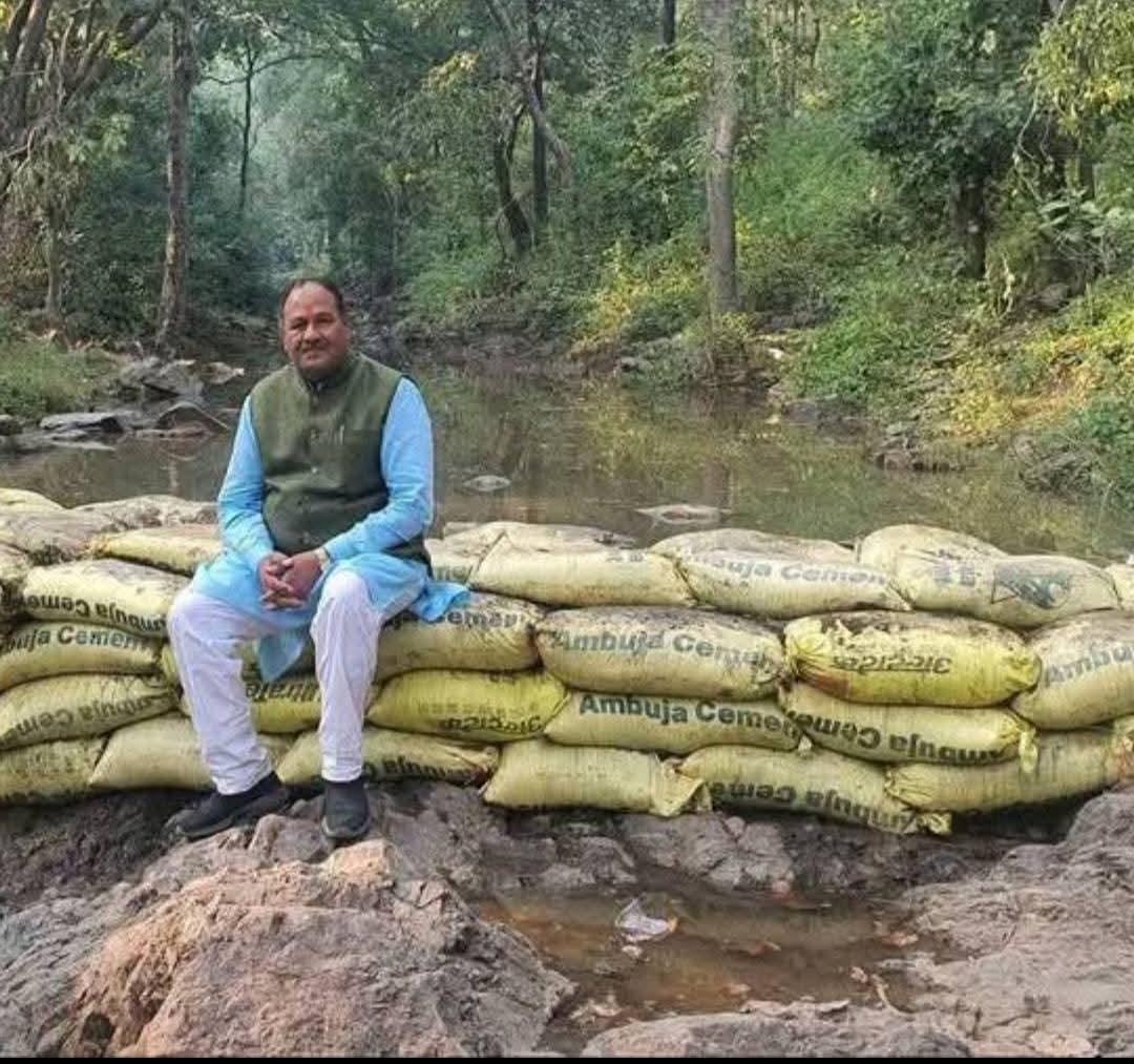 RBaithe's tweet photo. मध्य प्रदेश जन अभियान परिषद के उपाध्यक्ष आदरणीय भाईसाहब श्री मोहन नागर जी को पर्यावरण एवं जल संरक्षण के क्षेत्र में महत्वपूर्ण योगदान के लिए पद्मश्री पुरस्कार हेतु चयन किए जाने पर हार्दिक बधाई एवं शुभकामनाएं।

#पद्मश्री https://t.co/A2zw4Cb2xw