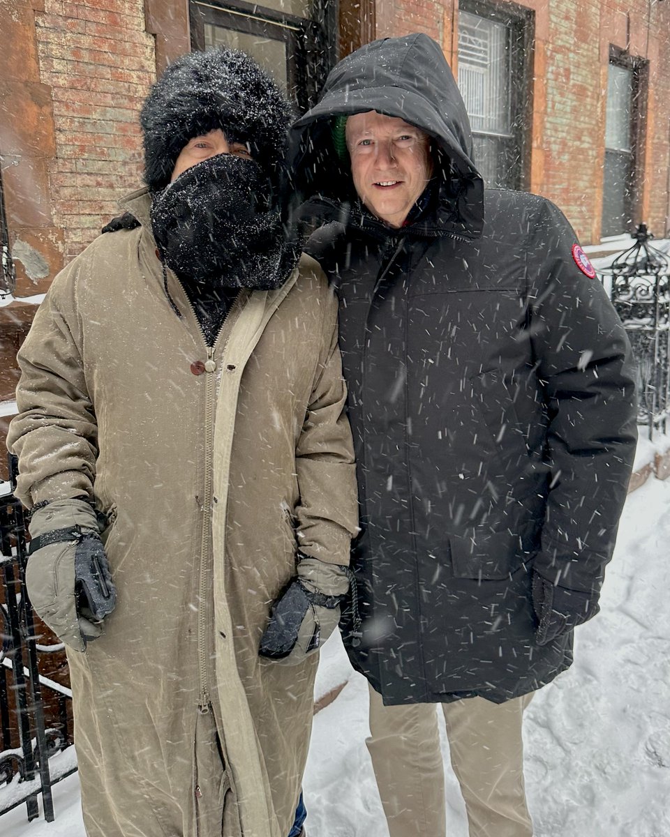 CMichaelGibson's tweet photo. Two people, one blizzard, zero regrets in NYC with ⁦@HeartBobH⁩ https://t.co/dTOttsidIp