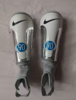 MichaelJ_RCD's tweet image. Las espinilleras de cuando yo jugaba al fútbol vs las espinilleras ahora