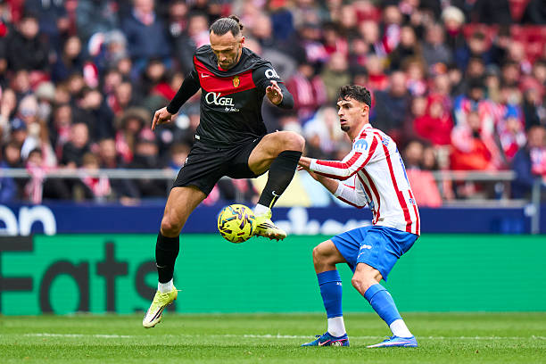 ✈️ 𝐀𝐕𝐈𝐎𝐍

Marc Pubill no falla.
➡ 7/7 en duelos
➡ 4/4 en disputas aéreas
➡ 4 despejes

Pubill ha ganado el 89% de duelos aéreos en esta temporada de LaLiga (33/37).