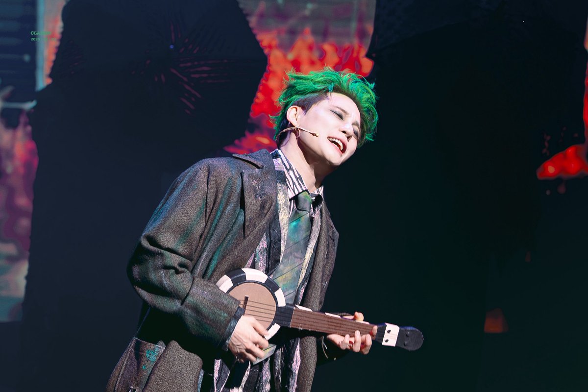 언제나 빛을 내는 황금별
우리들의 북극성

#끝나지_않는_음악_김준수
#뮤지컬배우김준수_데뷔16주년