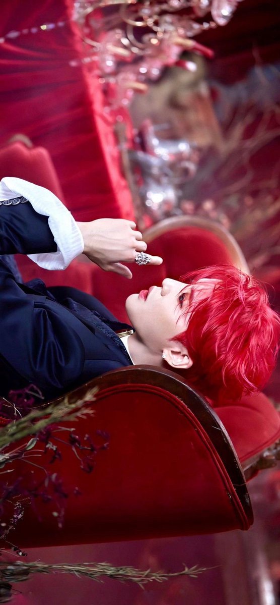 축하하는 동시에 제가 애정하는 분들 자랑 좀 하고가실게요

#끝나지_않는_음악_김준수
#뮤지컬배우김준수_데뷔16주년