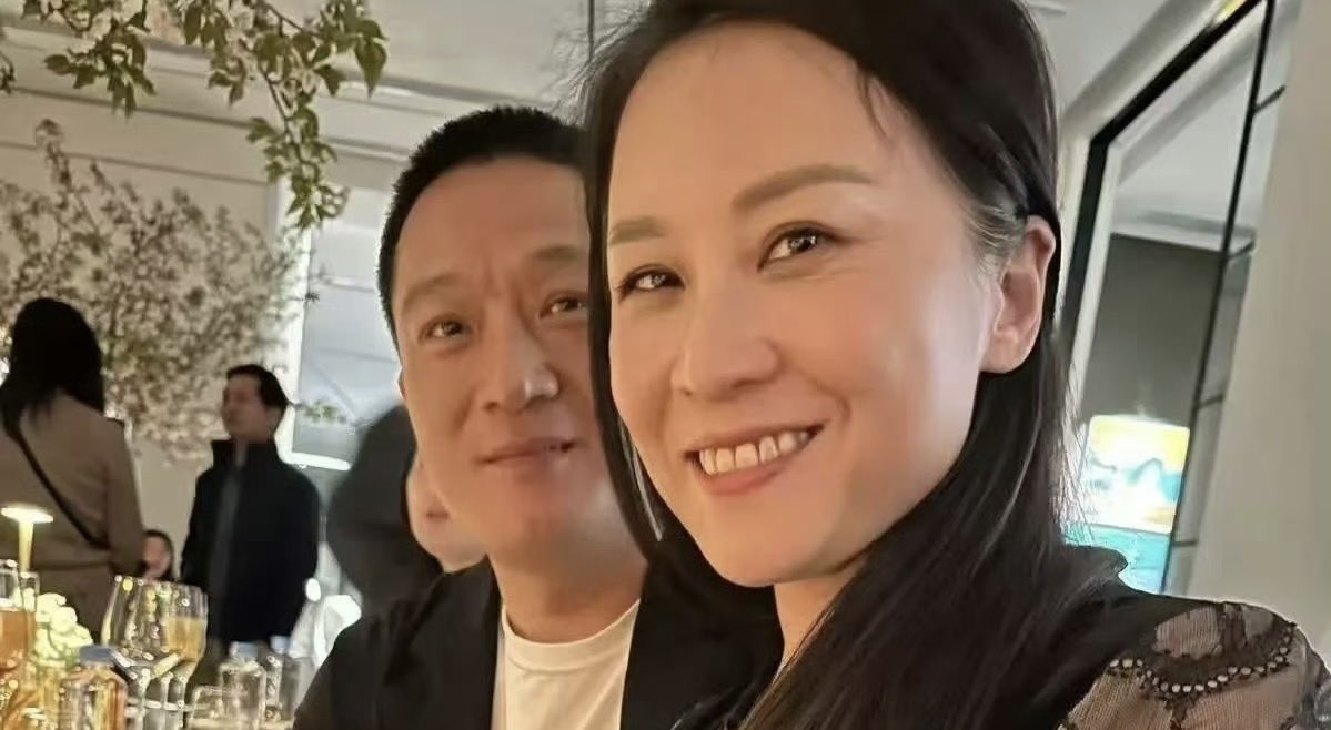 GlobalMoney's tweet image. 哈佛美女经济学博士金刻羽，如何倒在斩杀线？浙商屌丝夫妇余海军和陈颖菲联合设局：高端车经销巨头宝利德崩塌，余海军夫妇将原因归结为没过硬后台，两次冲击A股IPO失败。陈颖菲是生了6个孩子的大妈，自己出去钓鱼，王石都不会理她。于是将余海军抛出去。目标包括金刻羽，看中的是金刻羽的爸爸金立群，…