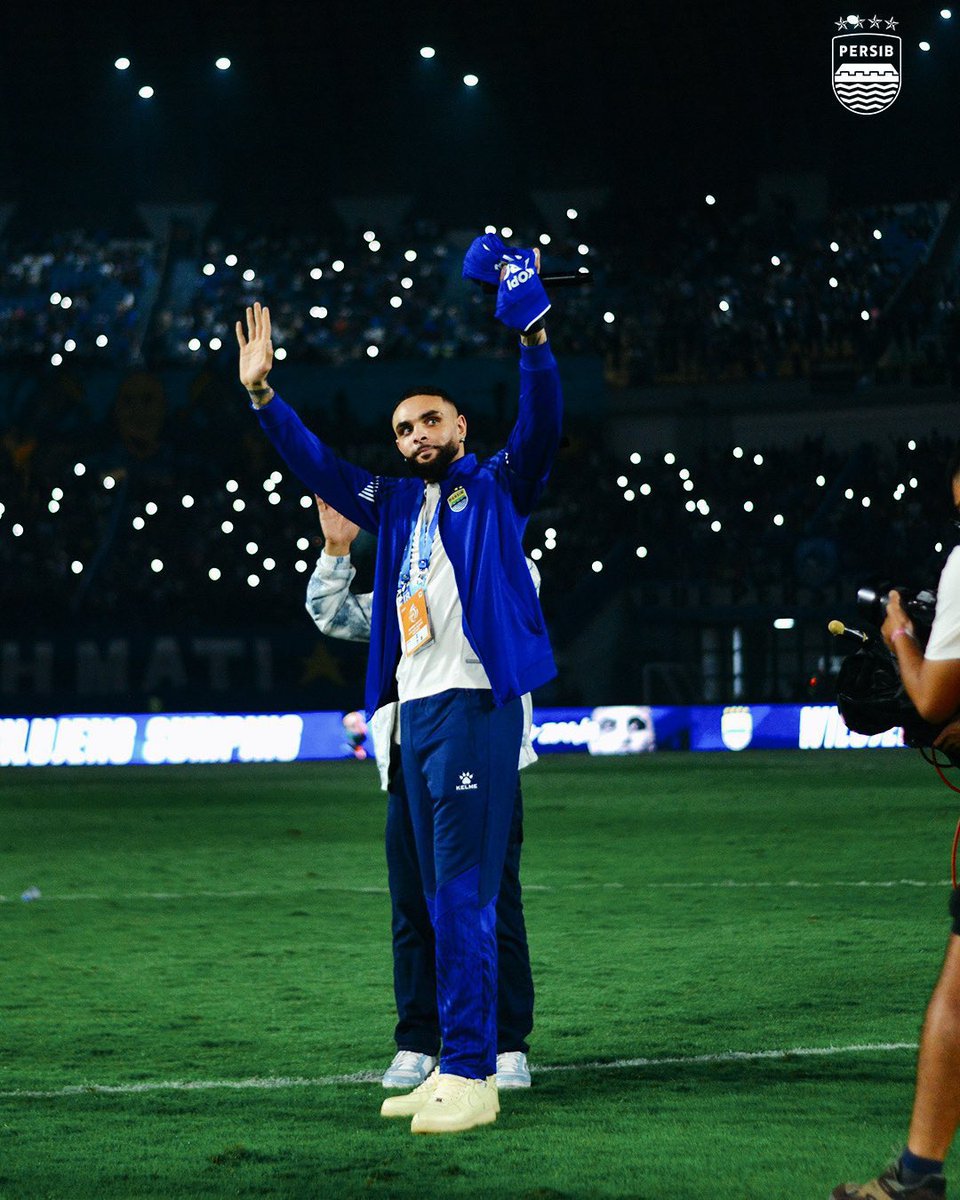🚨𝗢𝗙𝗙𝗜𝗖𝗜𝗘𝗟 ! 𝗟𝗔𝗬𝗩𝗜𝗡 𝗞𝗨𝗥𝗭𝗔𝗪𝗔 𝗦’𝗘𝗡𝗚𝗔𝗚𝗘 𝗔𝗩𝗘𝗖 𝗟𝗘 𝗖𝗟𝗨𝗕 𝗜𝗡𝗗𝗢𝗡𝗘́𝗦𝗜𝗘𝗡 : 𝗣𝗘𝗥𝗦𝗜𝗕 𝗕𝗔𝗡𝗗𝗨𝗡𝗚 ! 🇮🇩

📸 (<a href="/persib/">PERSIB</a>)
