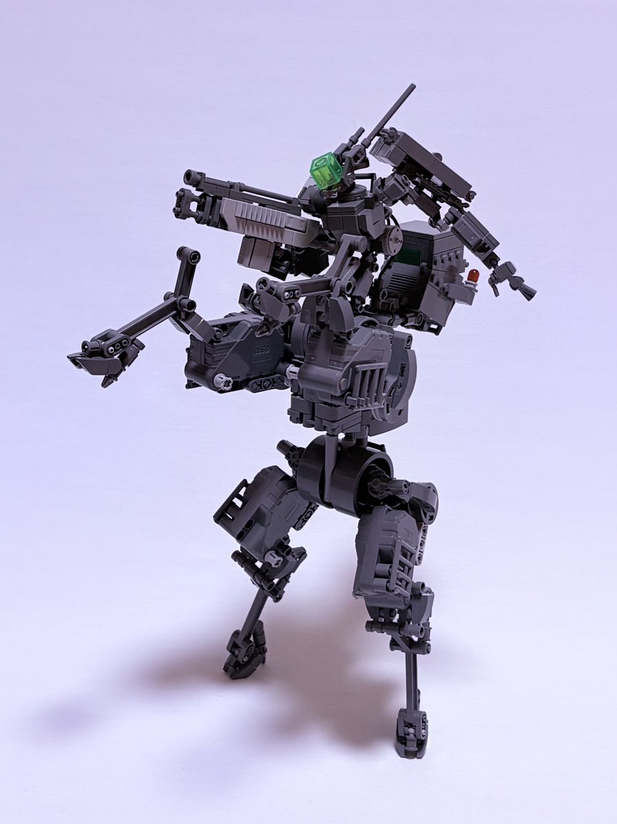 w0123h1107's tweet image. 「AT.bason（馬孫）」
長身を活かした基地拠点内・周囲の巡回警備を主な任とする四脚式人型汎用機
主兵装はライフルであるが、接近戦での後ろ蹴りの威力が最も強力であると言える
#４脚レゴロボコンテスト
#レゴロボ
#LEGO