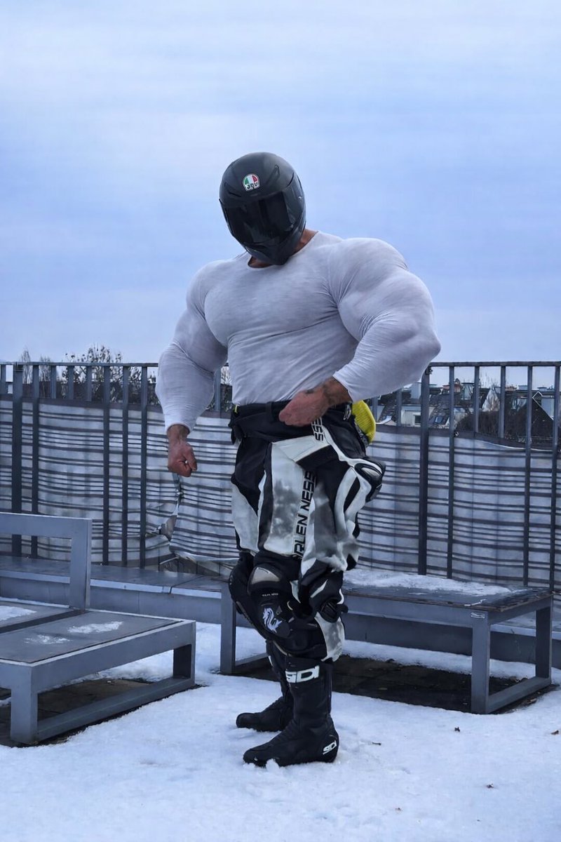 MoreMuscleFlex tweet media