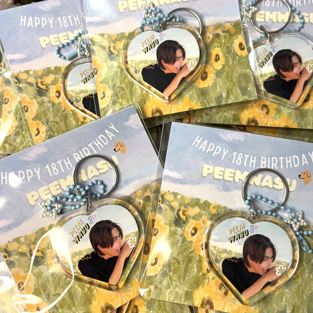 mystudioTH's tweet photo. รับทำของแจก giveaway 
พวงกุญแจกรอบรูป🍀

ราคา 22 บาท
- ส่งรูปมาเองได้
- รูปมี 2 ด้าน หน้า-หลัง
- ฟรีแพ็คเกจ กระดาษรอง
#รับทำพวงกุญแจ #พวงกุญแจ #รับทำของแจกหน้าคอน #รับผลิตของแจก #รับผลิตgiveaway #รับทำกอว #SMTOWNLIVE2025_26_BANGKOK #NCTWISH_CONCERT_TOUR_IN_BKK #ตลาดนัดnct https://t.co/EOoE54daPo
