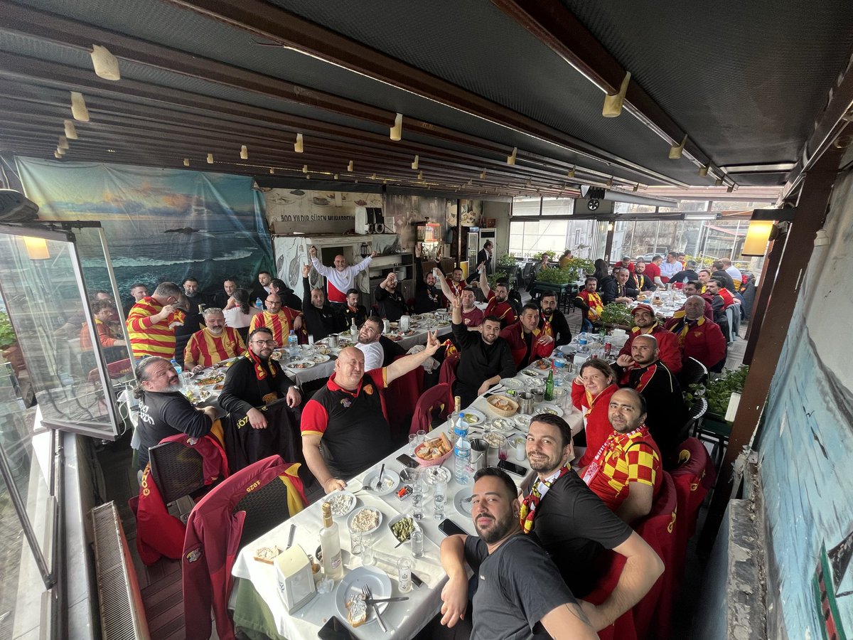 tsubasatayfun35's tweet image. Yedik içtik yürüyerek stada girdik. Sanal alem kaşarları zırlayarak günlüklerine yazsınlar. Klavye başından yazmak dışında bir sike yaramayanlar.