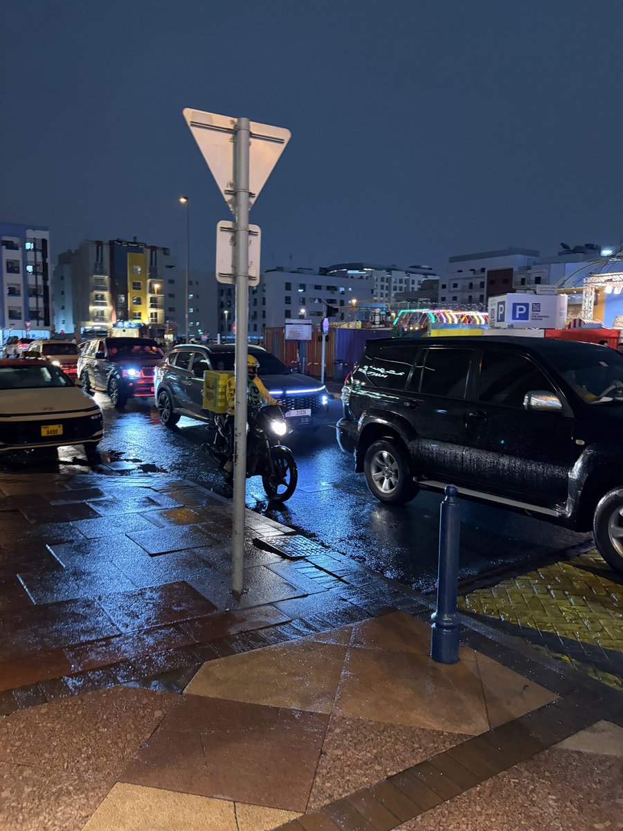 ドバイの雨、かなり珍しいと聞いたが