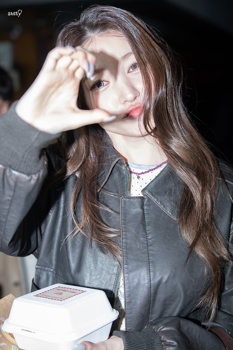 971004_yuju's tweet image. 260125 출퇴

#소원 #김소원 #SOWON 

📷971004-yuju.tistory.com/490